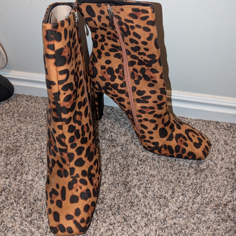 Shoe dazzle leopard print booties
